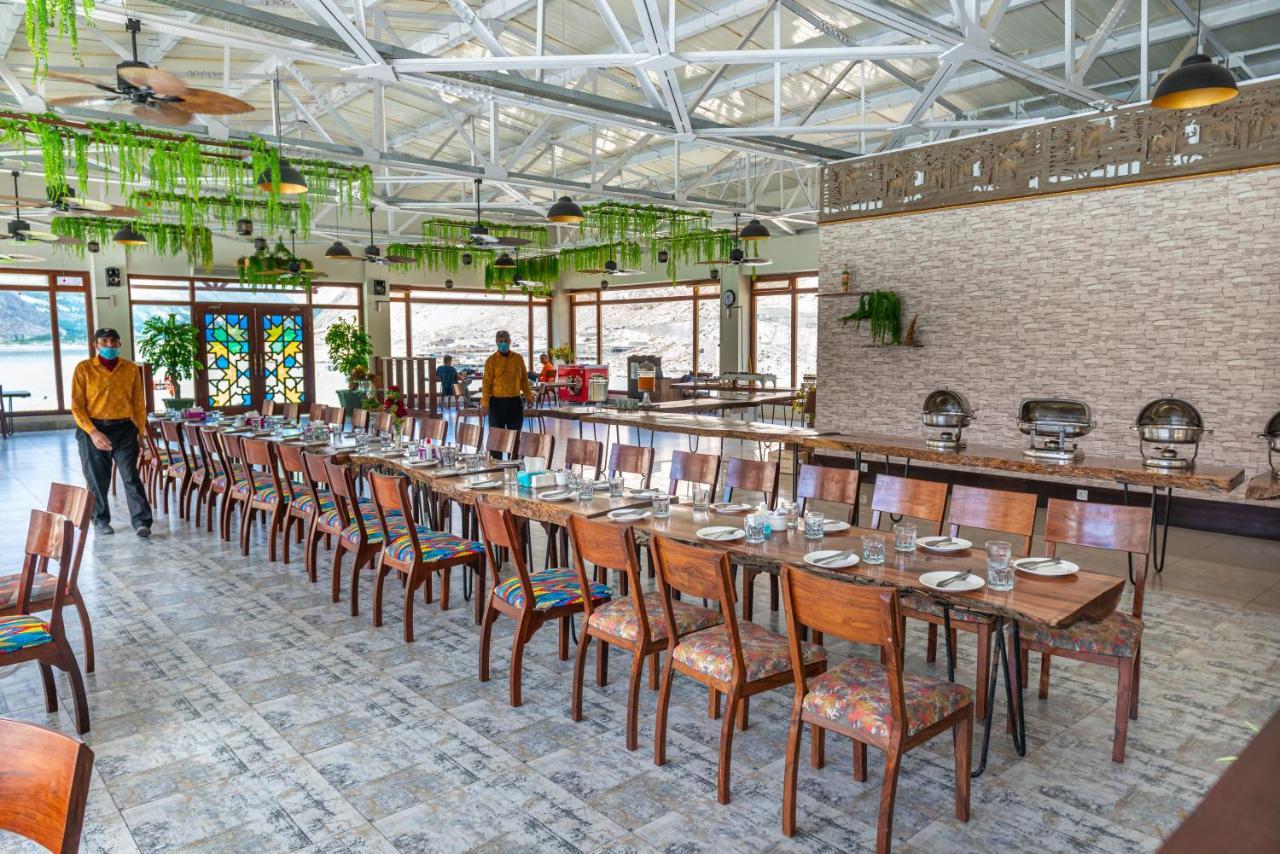 Karimabad  Luxus Hunza Attabad Lake Resort מראה חיצוני תמונה