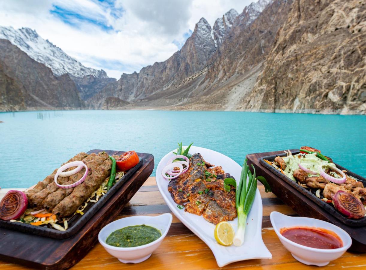 Karimabad  Luxus Hunza Attabad Lake Resort מראה חיצוני תמונה